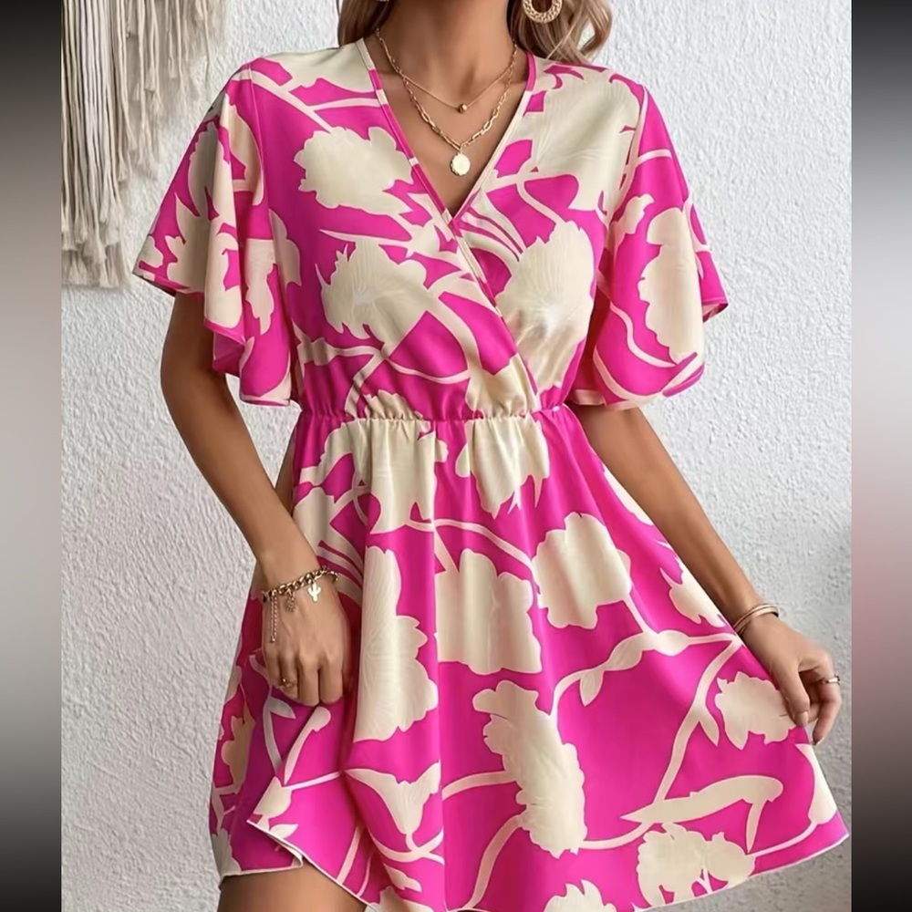🌺  Flirty Floral Print Dress